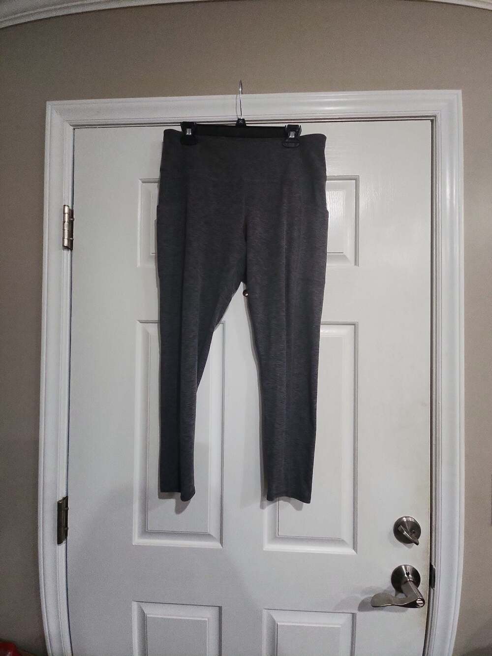 Maurices Women's High-Waisted Heather Gray Pocket Leggings Size L Short